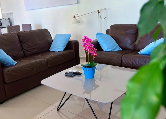 3 Bedroom Seaview Villa Direct In Coral Bay With Pool