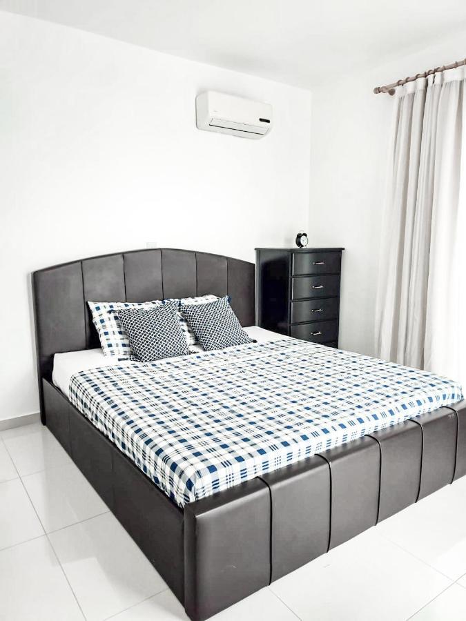 3 Bedroom Seaview Direct In With Pool