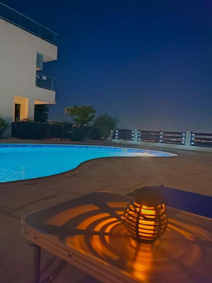 3 Bedroom Seaview Direct In With Pool