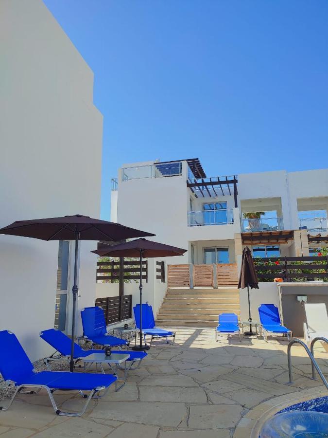 3 Bedroom Seaview Direct In With Pool * Coral Bay