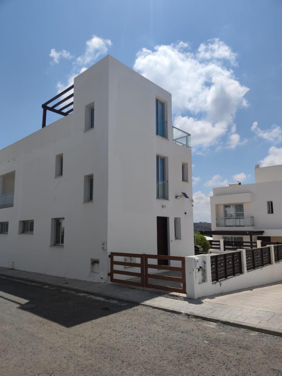 3 Bedroom Seaview Direct In With Pool * Coral Bay