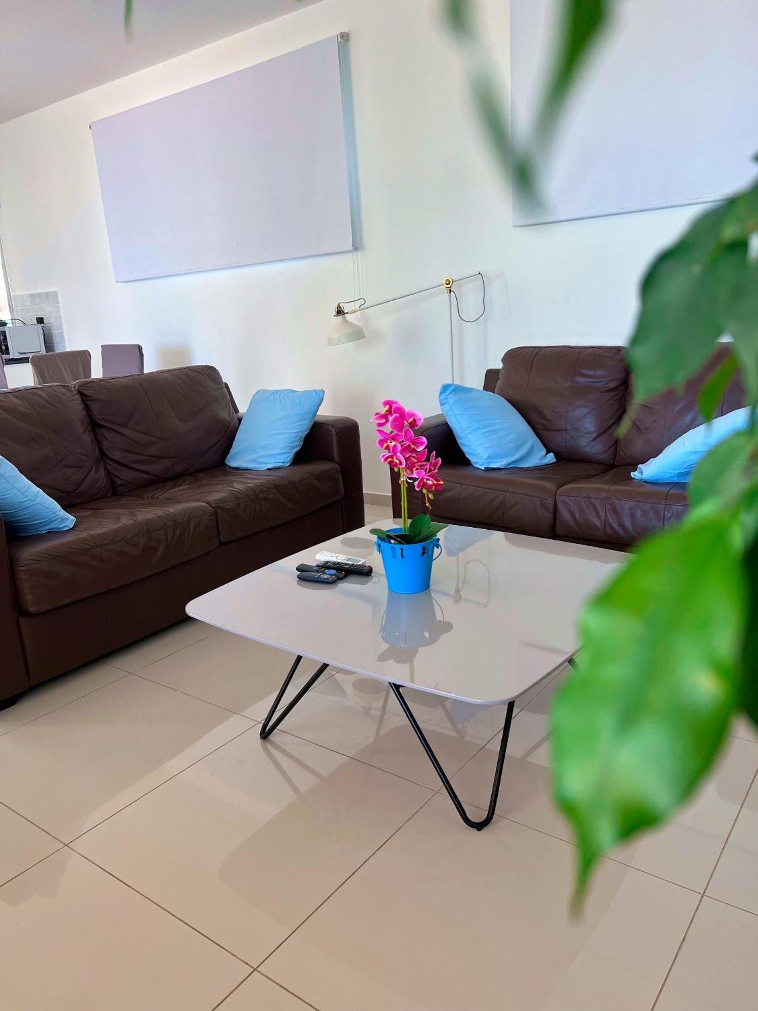 3 Bedroom Seaview Direct In With Pool